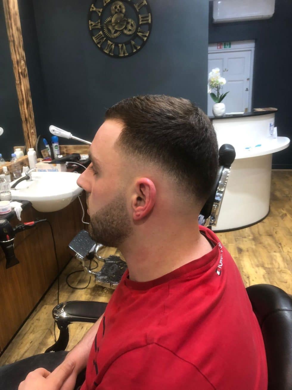 THE BARBER 2 SHEPHERD'S BUSH Our expert barbers offer the full